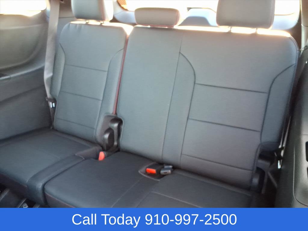 Used 2025 Chevrolet Traverse RS w/ LPO, Floor Liner Package FWD image 11