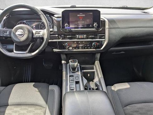 Used 2025 Nissan Pathfinder SV image 16