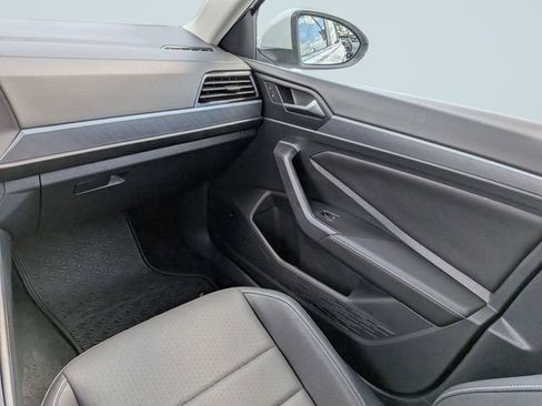 Used 2024 Volkswagen Jetta SE FWD image 15