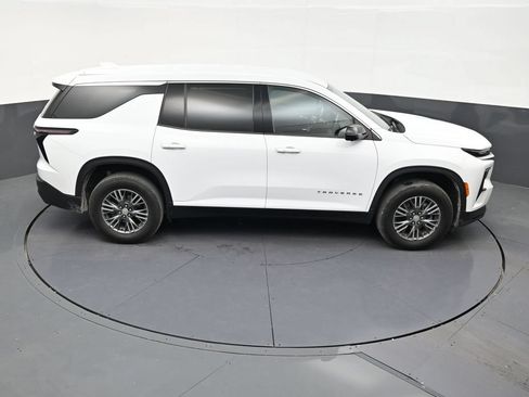 Used 2024 Chevrolet Traverse LS FWD image 17