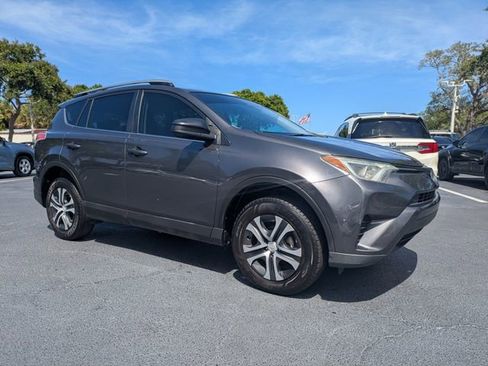 Used 2018 Toyota RAV4 LE FWD image 2