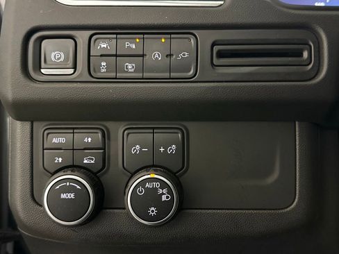 Used 2022 Chevrolet Suburban RST w/ Sport Performance Package AWD/4WD image 16