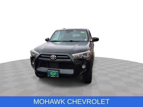 Used 2022 Toyota 4Runner SR5 AWD/4WD image 3