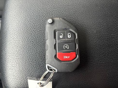 Used 2021 Jeep Gladiator Sport AWD/4WD image 31