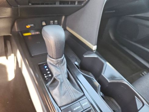 Used 2025 Toyota Camry LE image 28