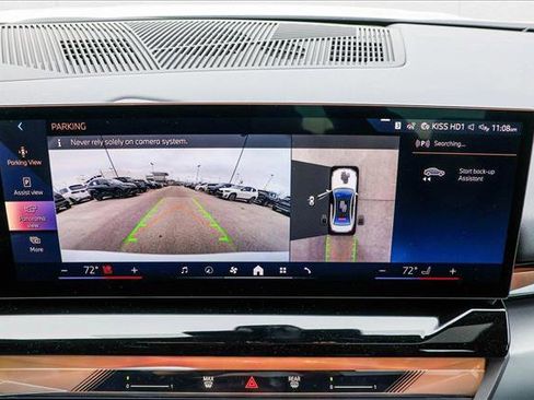 Used 2025 BMW i5 xDrive40 w/ Premium Package image 17