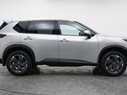 Used 2025 Nissan Rogue SV AWD/4WD image 11