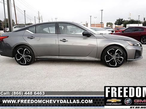 Used 2024 Nissan Altima 2.5 SR FWD image 38