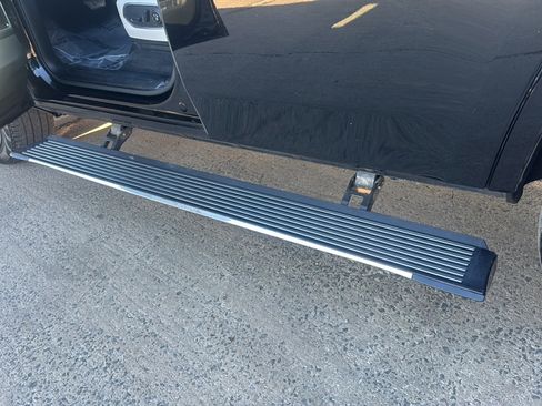 Used 2023 Jeep Wagoneer Series III w/ Premium Group I image 50