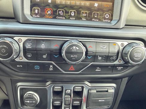Used 2023 Jeep Wrangler Unlimited w/ Sun & Screen Package AWD/4WD image 59