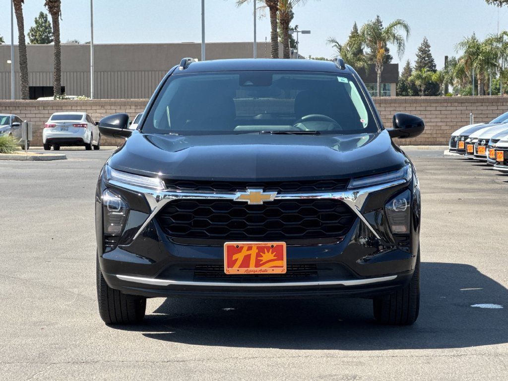 Used 2025 Chevrolet Trax LT FWD image 8