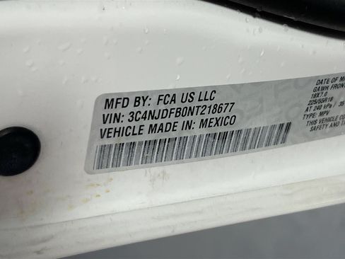 Used 2022 Jeep Compass Latitude w/ Sun and Sound Group AWD/4WD image 32