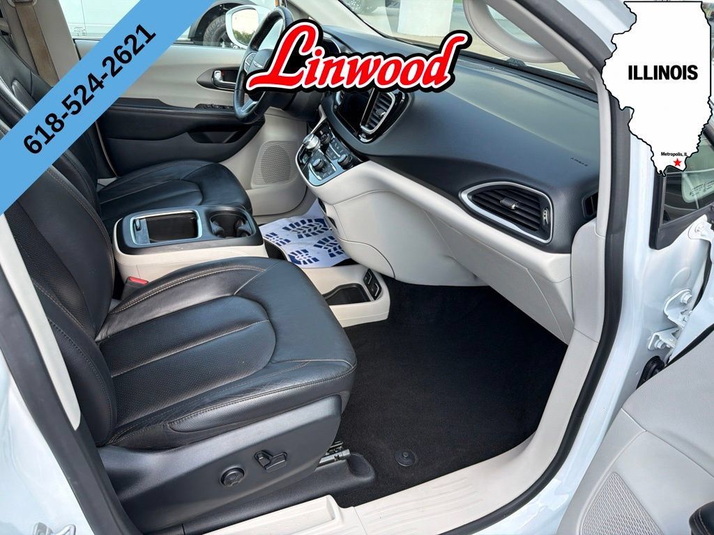Used 2020 Chrysler Pacifica Touring-L Plus w/ Advanced Safetytec Group FWD image 7