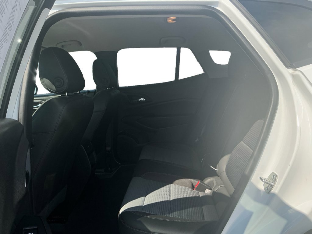 Used 2025 Chevrolet Trax LT FWD image 21