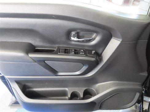 Used 2023 Nissan Titan SV w/ SV Convenience Package image 15