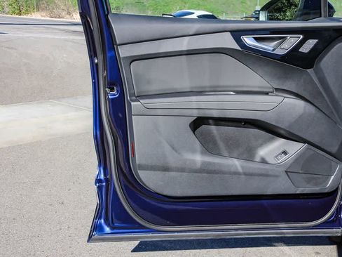 Used 2025 Audi Q4 e-tron Premium Plus w/ Premium Plus image 20