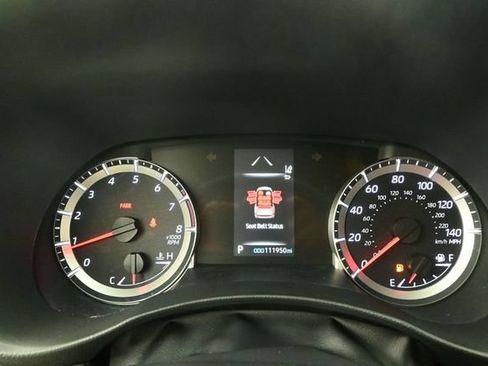 Used 2022 Toyota Highlander L FWD image 10