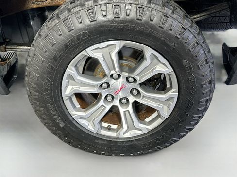 Used 2020 GMC Sierra 1500 4x4 Crew Cab w/ Sierra Value Package image 28