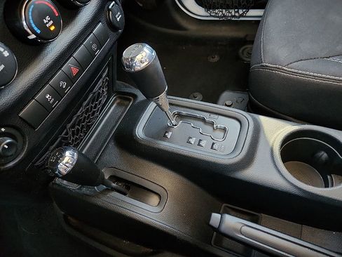Used 2017 Jeep Wrangler Unlimited Sahara AWD/4WD image 12
