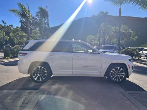 Used 2022 Jeep Grand Cherokee Overland w/ Advanced Protech Group III image 11