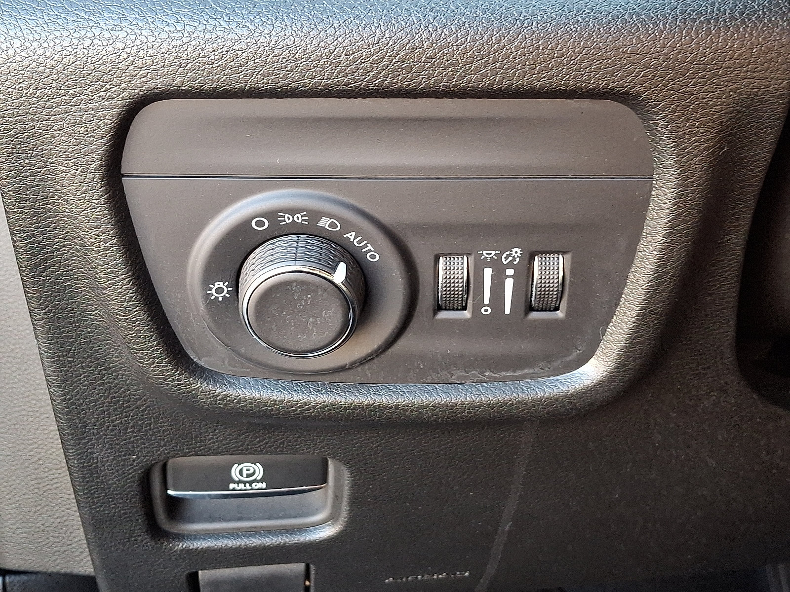 Used 2024 Jeep Grand Cherokee Laredo X w/ Luxury Tech Group I AWD/4WD image 26