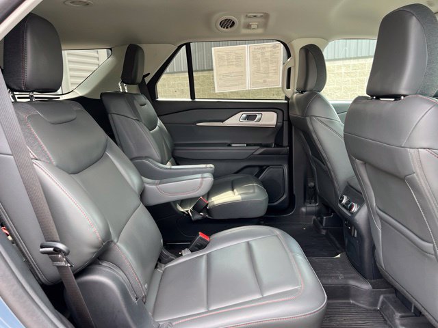 Used 2025 Ford Explorer Active w/ Active Comfort Package AWD/4WD image 14