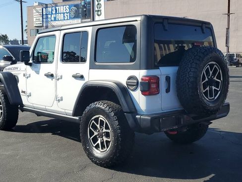 Used 2024 Jeep Wrangler Unlimited Rubicon AWD/4WD image 5