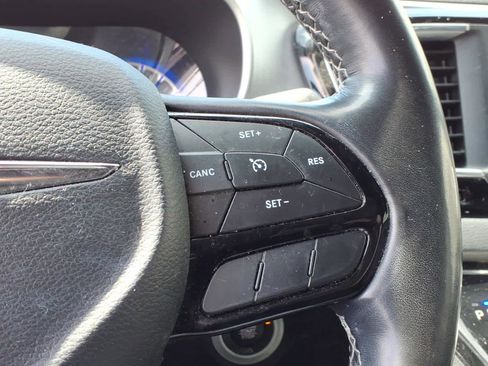 Used 2020 Chrysler Pacifica Touring-L w/ S Appearance Package FWD image 18