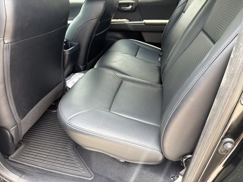 Used 2019 Toyota Tacoma TRD Off-Road AWD/4WD image 31