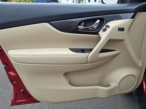 Used 2019 Nissan Rogue SV w/ Sun & Sound Touring Package image 13