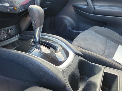 Used 2015 Nissan Rogue S image 29