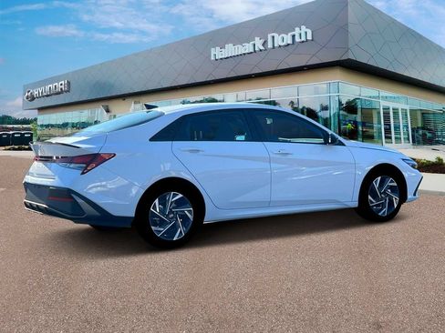 Used 2025 Hyundai Elantra Sport FWD image 8