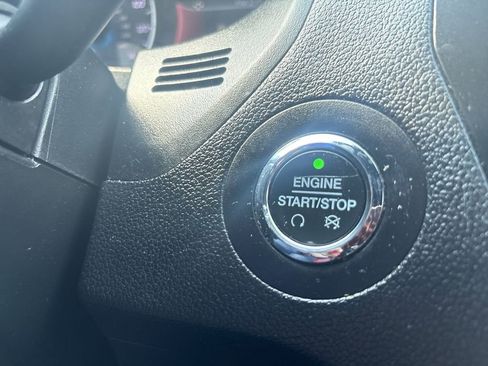 Used 2018 Ford Explorer XLT w/ Equipment Group 202A FWD image 17