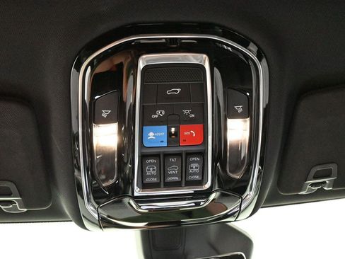 Used 2023 Jeep Grand Cherokee L Overland w/ Luxury Tech Group IV AWD/4WD image 31
