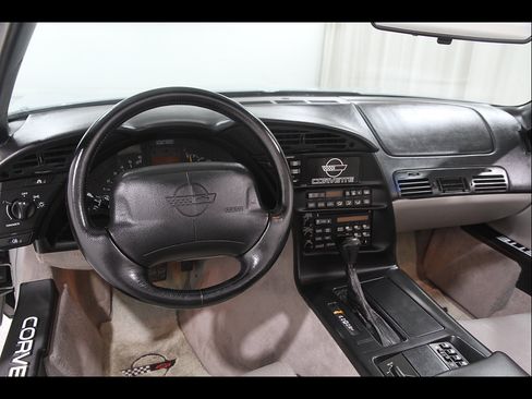 Used 1996 Chevrolet Corvette Convertible RWD image 7