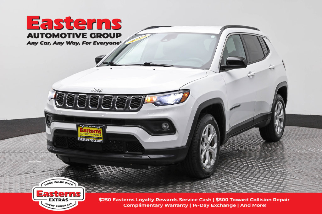 Used 2024 Jeep Compass Latitude AWD/4WD image 1