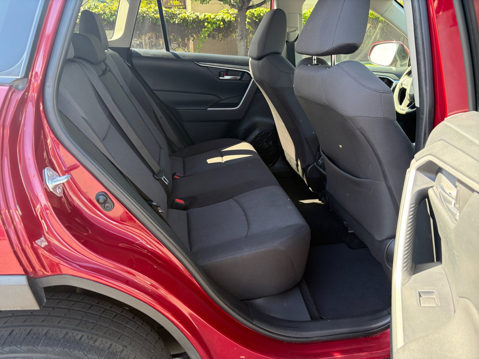 Used 2019 Toyota RAV4 XLE w/ Carpet Mat Package FWD image 16