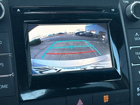 Used 2015 Toyota Camry XLE image 17