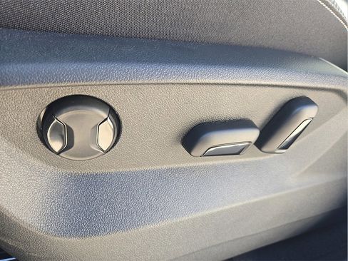 New 2026 Volkswagen Atlas Cross Sport SE image 18