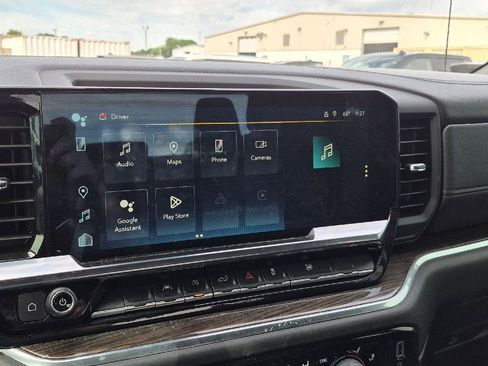 Used 2023 Chevrolet Silverado 1500 LT AWD/4WD image 10