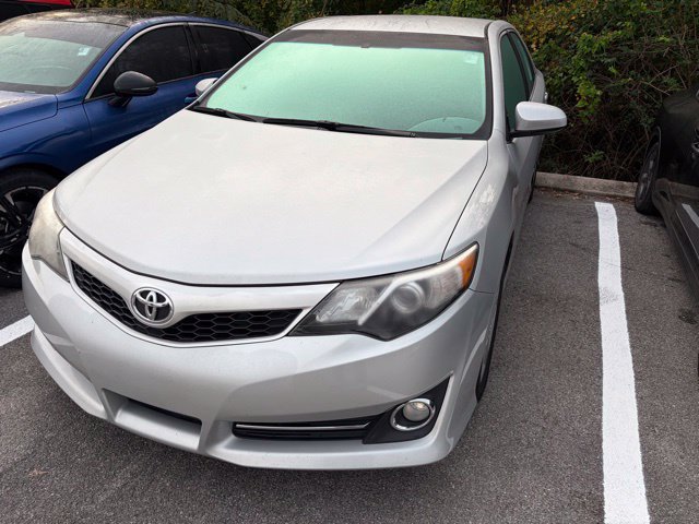 Used 2013 Toyota Camry SE FWD image 1