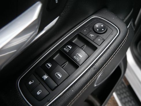 Used 2019 RAM 1500 Laramie AWD/4WD image 21