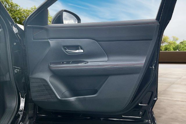 Certified 2025 Nissan Kicks SR AWD/4WD image 26