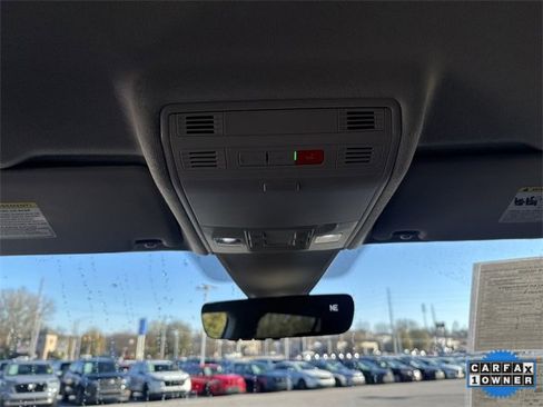 Used 2024 Volkswagen Tiguan SE image 24