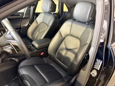 Certified 2026 Porsche Macan AWD/4WD image 17