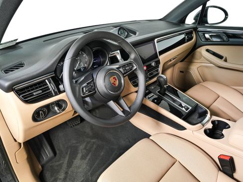 New 2026 Porsche Macan AWD/4WD image 4