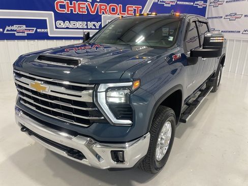 Used 2025 Chevrolet Silverado 2500 LTZ w/ LTZ Plus Package image 15