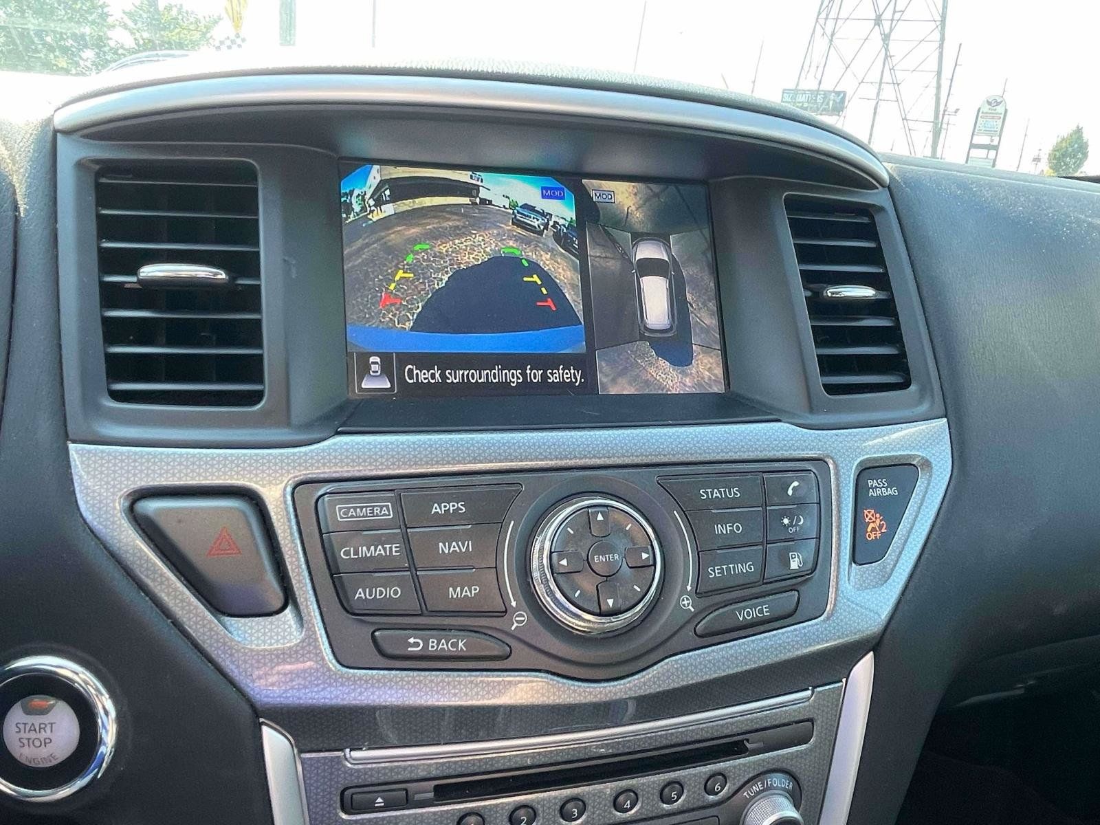 Used 2019 Nissan Pathfinder SL FWD image 18