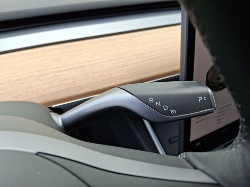 Used 2018 Tesla Model 3 Mid Range RWD image 12