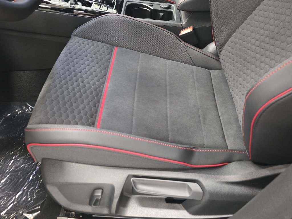 New 2026 Volkswagen GTI SE FWD image 21